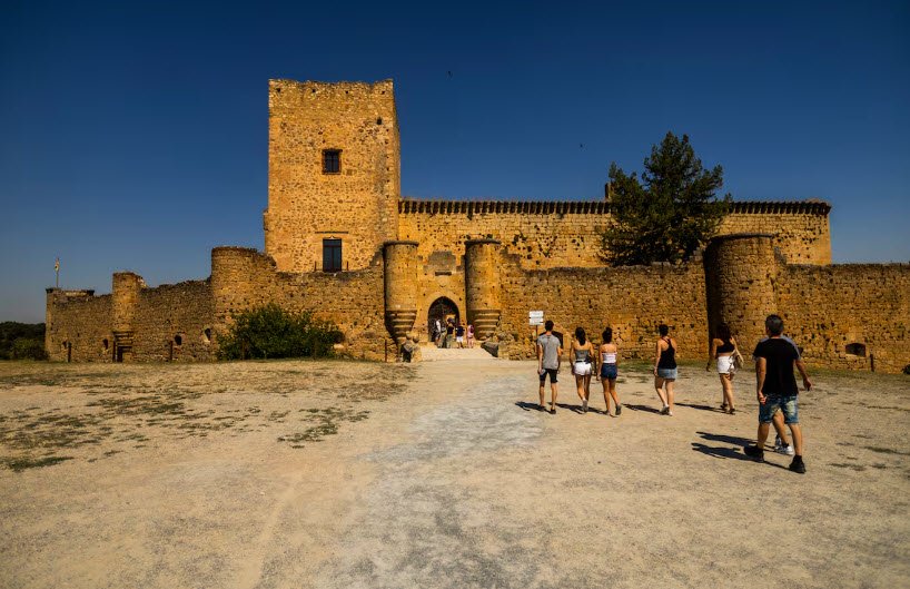 Castillo de los Álvarez-Acevedo, Spain